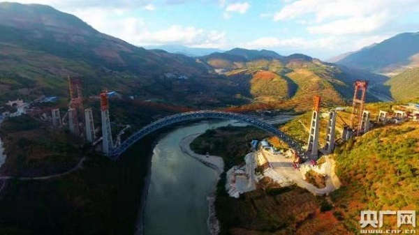 China constrÃ³i a maior ponte ferroviÃ¡ria em arco do mundo
