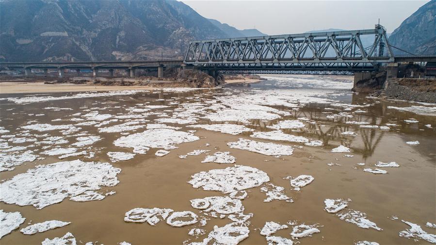 Rio Amarelo tem gelo flutuante devido a forte frente fria
