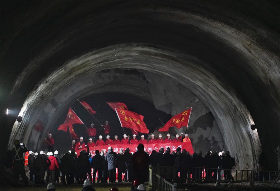 Novo túnel de Badaling da ferrovia de alta velocidade Beijing-Zhangjiakou é concluído