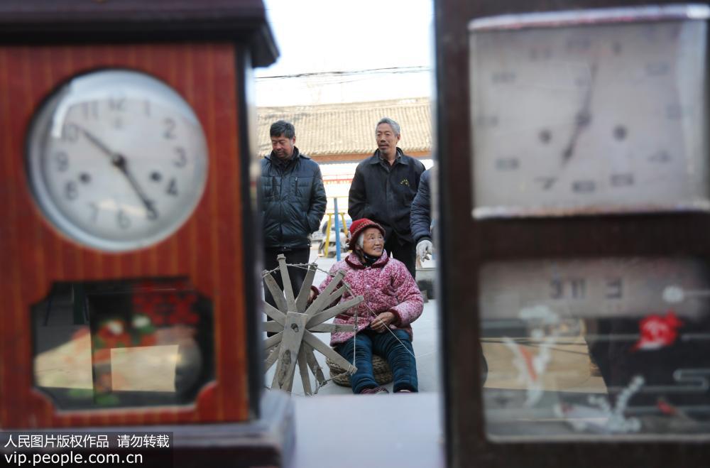 Henan: Exibição dos elementos antigos mostra mudanças na vida do povo chinês em 40 anos