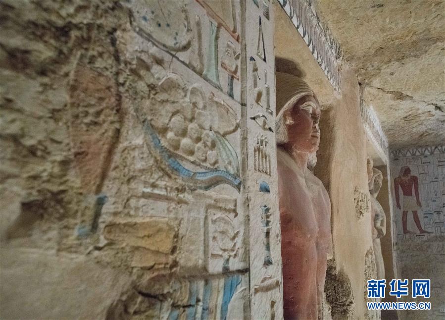 Egito descobre túmulo faraônico intacto de 4.400 anos perto das pirâmides de Gizé