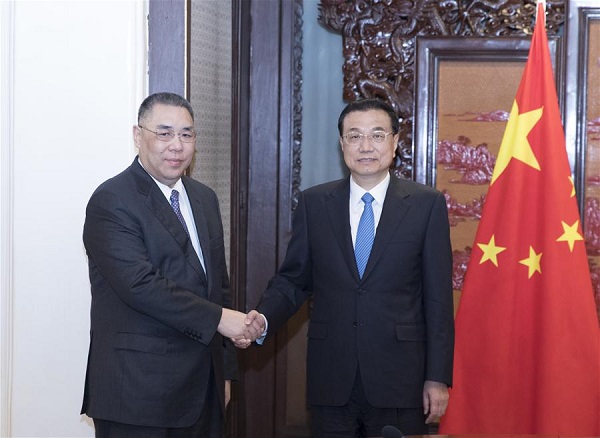 Li Keqiang se reúne com chefe do Executivo de Macau