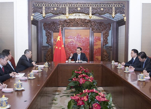 Li Keqiang se reúne com chefe do Executivo de Macau