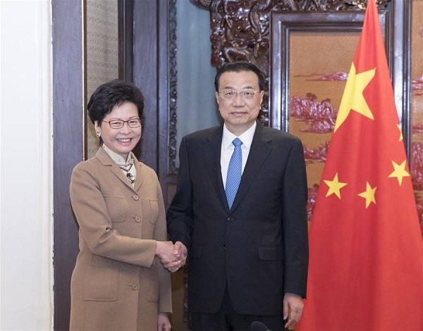 Premiê chinês se reúne com chefe do Executivo de Hong Kong