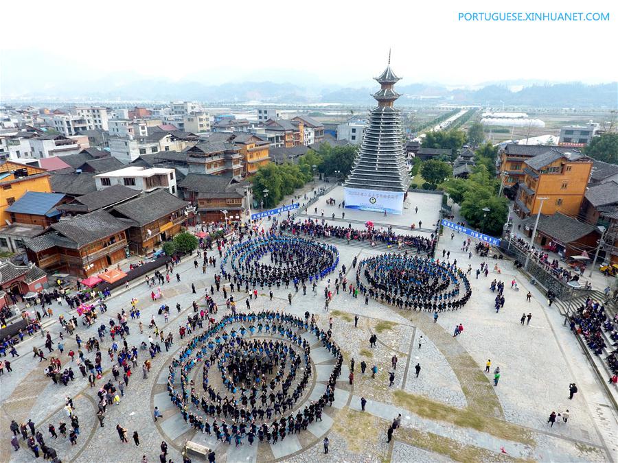 Grupo étnico Dong celebra Festival Sama em Guizhou