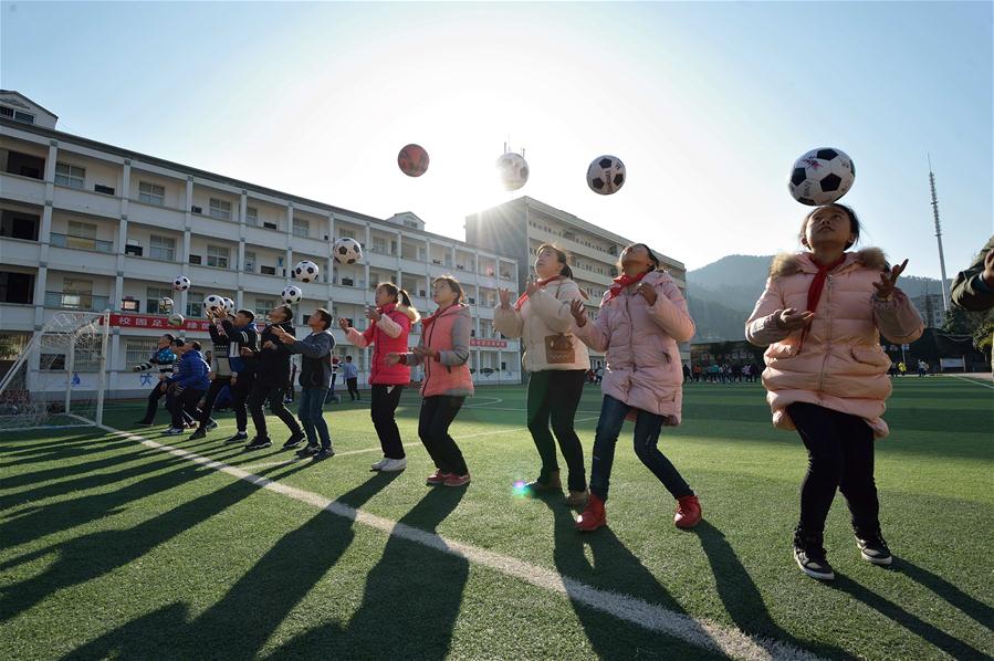 Escola de futebol ajuda jovens jogadores a alcançar seus sonhos
