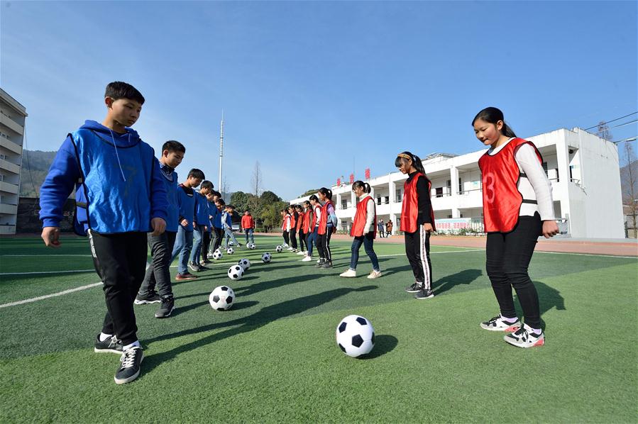 Escola de futebol ajuda jovens jogadores a alcançar seus sonhos
