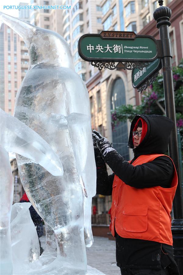 Destaques da competição nacional universitária de escultura em gelo em Harbin