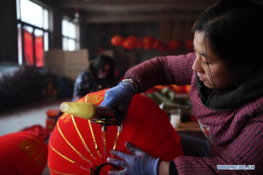 Galeria: Lanternas tradicionais são fabricadas para receber Festival da Primavera