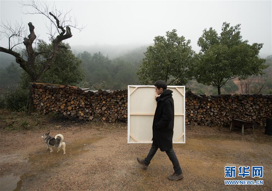 Jovem pintor iraniano retrata beleza rural da China