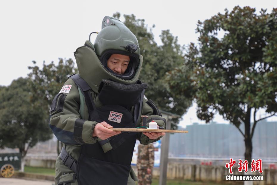 Polícia armada realiza treinamento em Guizhou