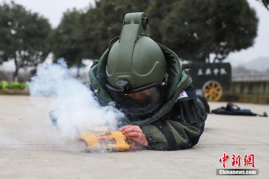 Polícia armada realiza treinamento em Guizhou