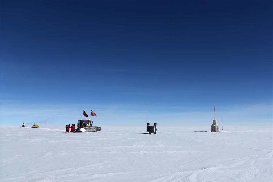 Fotos: Equipe da 35ª expedição antártica na área do Dome Argus