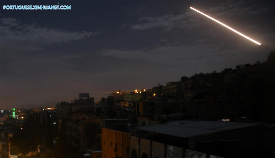 Defesas aéreas da Síria interceptam ataques de mísseis israelenses em Damasco