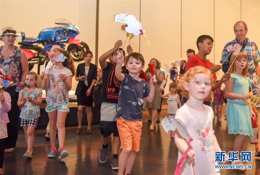 Nova Zelândia: crianças locais establecem contacto com elementos de cultura tradicional chinesa 