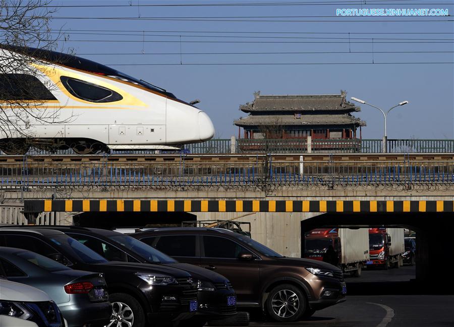 Sistema ferroviário chinês registra aumento de viagens de passageiros antes do Festival da Primavera