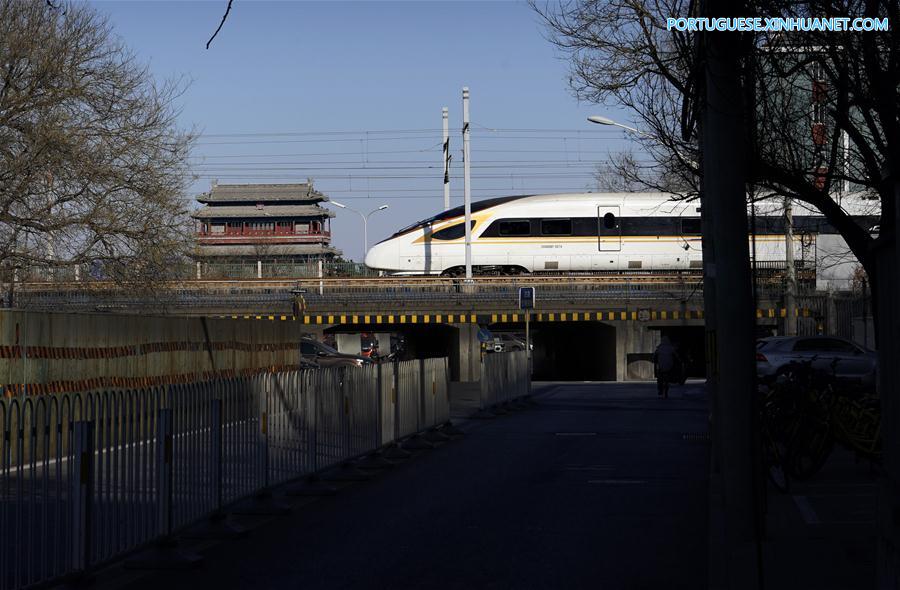 Sistema ferroviário chinês registra aumento de viagens de passageiros antes do Festival da Primavera