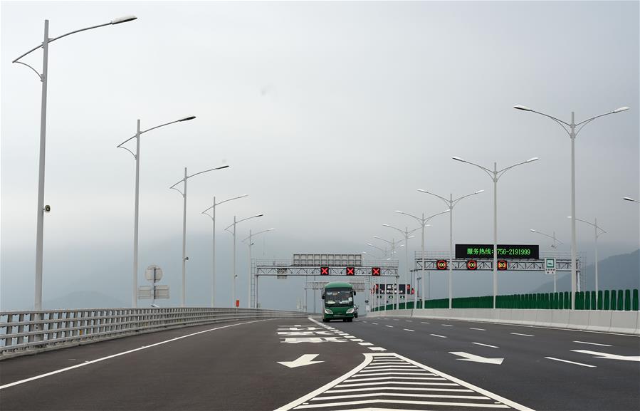Galeria: Veículos trafegam pela Ponte Hong Kong-Zhuhai-Macau
