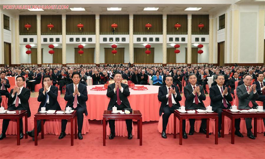 Xi estende saudações da Festa da Primavera e expressa confiança no futuro