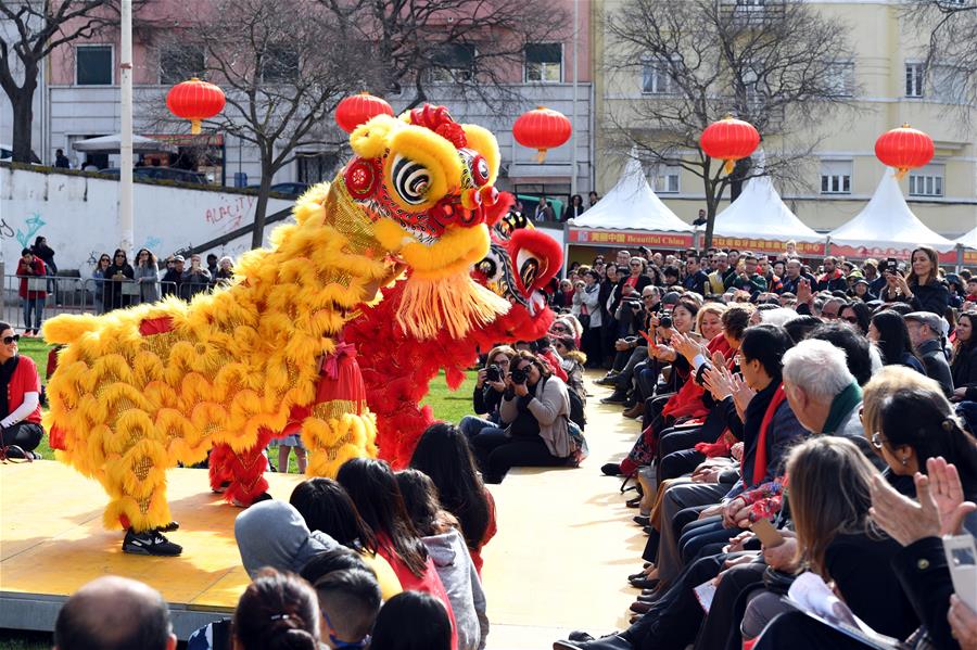 Lisboa comemora Ano Novo Chinês com apresentações de ópera e dança do dragão