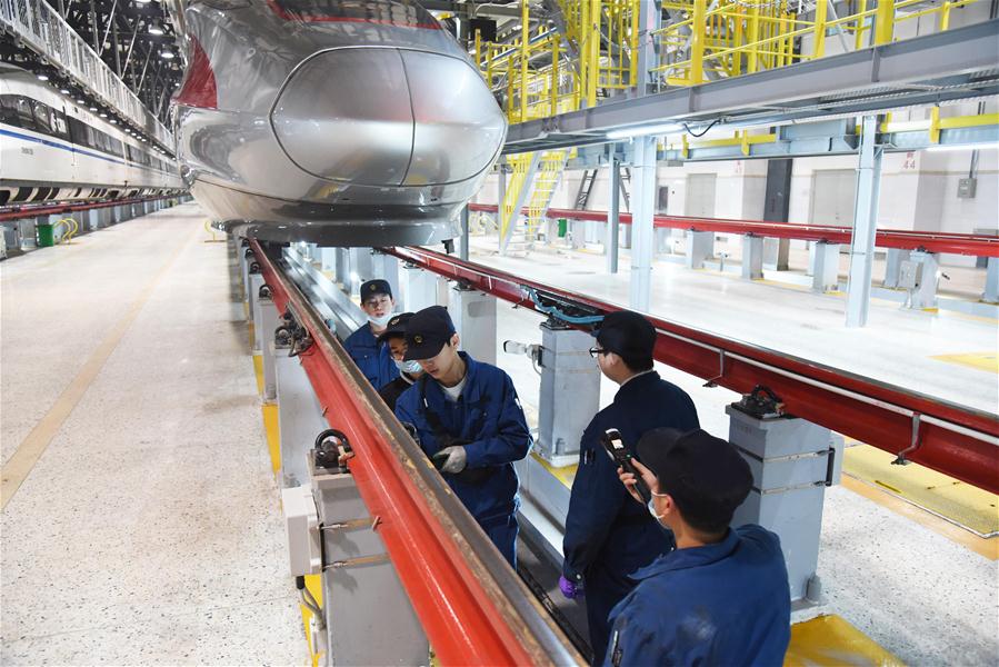 Trens-bala Fuxing recebem manutenção regular em Shandong, leste da China
