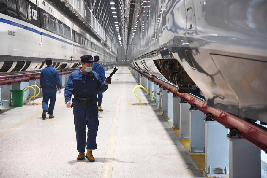 Trens-bala Fuxing recebem manutenção regular em Shandong, leste da China