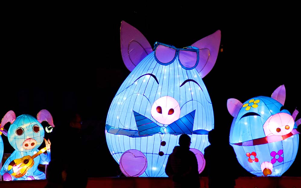 Pessoas celebraram Festival das Lanternas na China