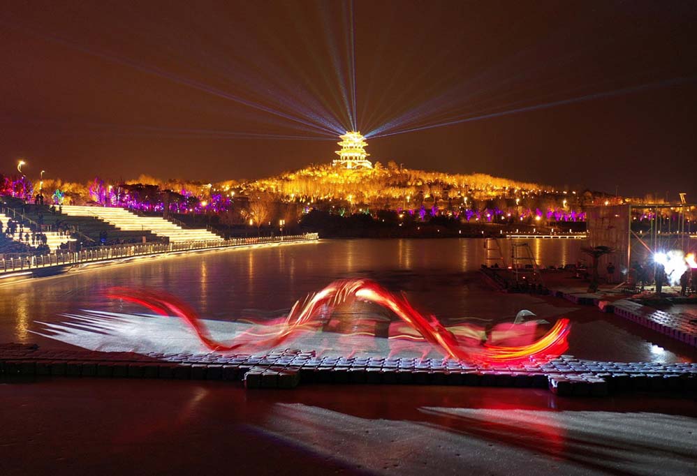 Pessoas celebraram Festival das Lanternas na China