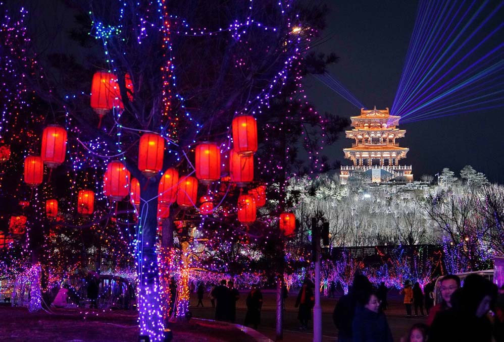 Pessoas celebraram Festival das Lanternas na China