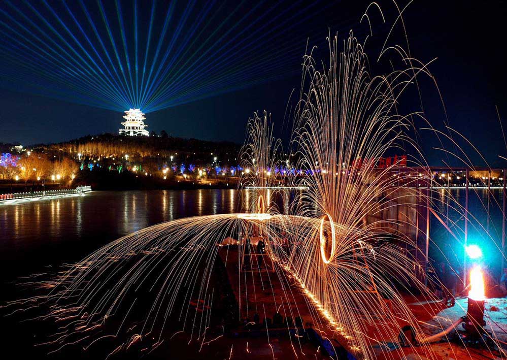 PessoasÂ celebraramÂ FestivalÂ dasÂ LanternasÂ naÂ China