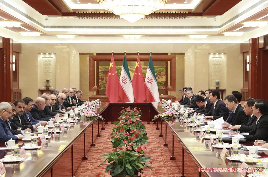 Chefe do Legislativo chinês conversa com presidente do parlamento iraniano