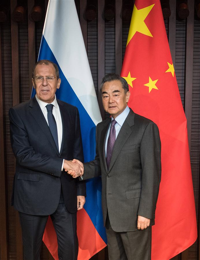 Chanceleres chinês e russo prometem fortalecer comunicação estratégica