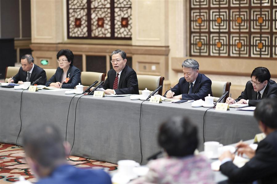 Líderes chineses se reúnem com conselheiros políticos em painéis de discussões
