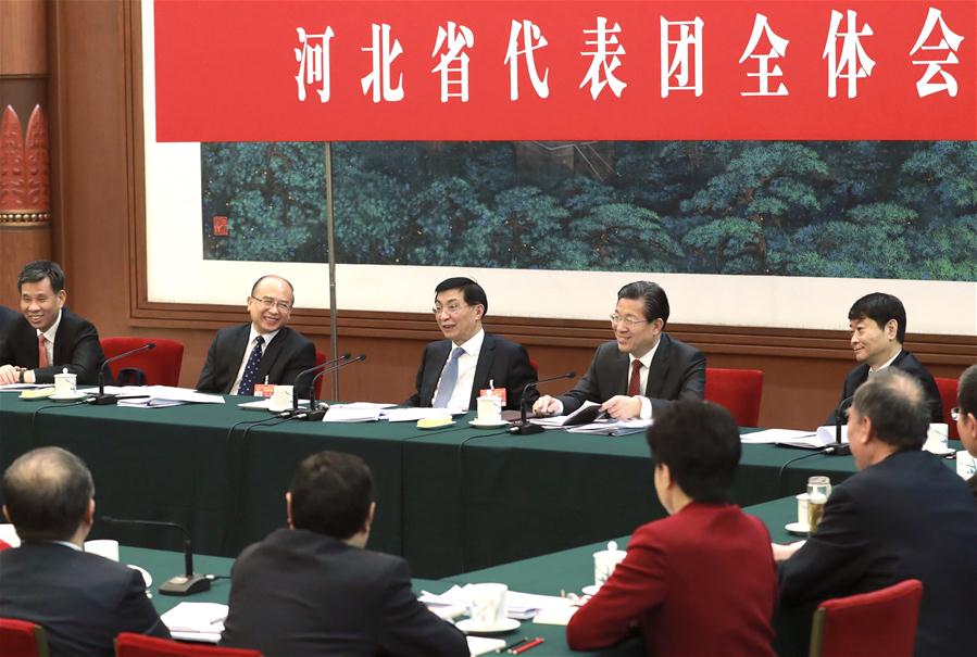 Líderes chineses participam de deliberações em painel na sessão legislativa anual