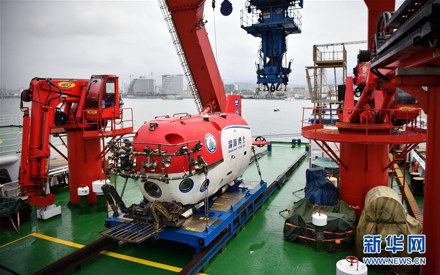 Novo submersível tripulado da China completa primeira missão