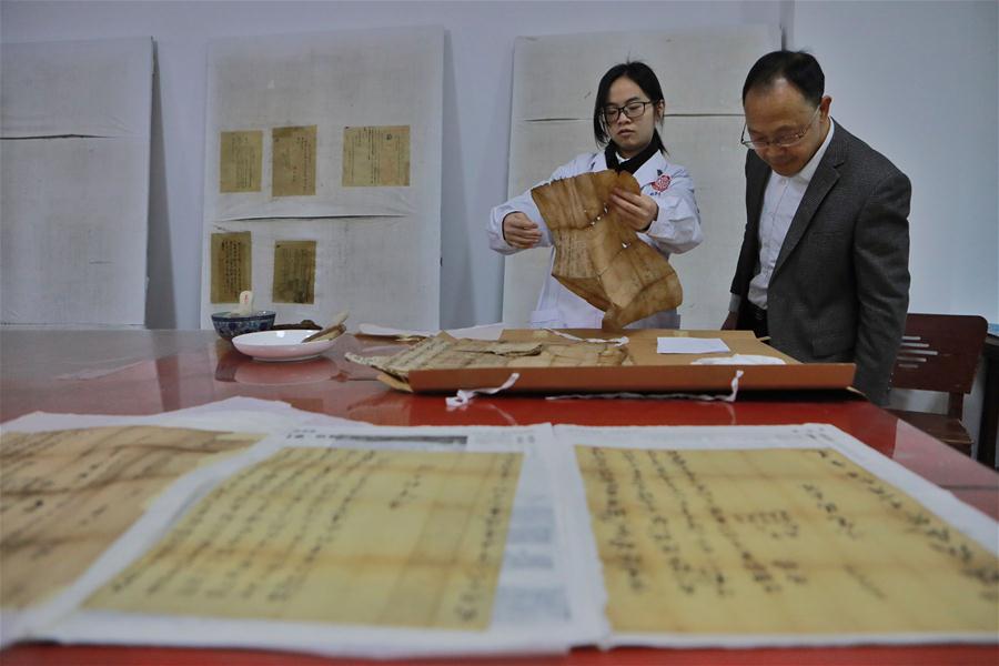 Wang Zongxun: Curador de museu dedicado a proteger documentos antigos em Guizhou