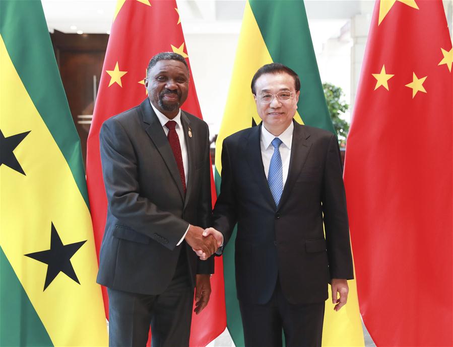 Premiê chinês reúne-se com seu homólogo de São Tomé e Príncipe