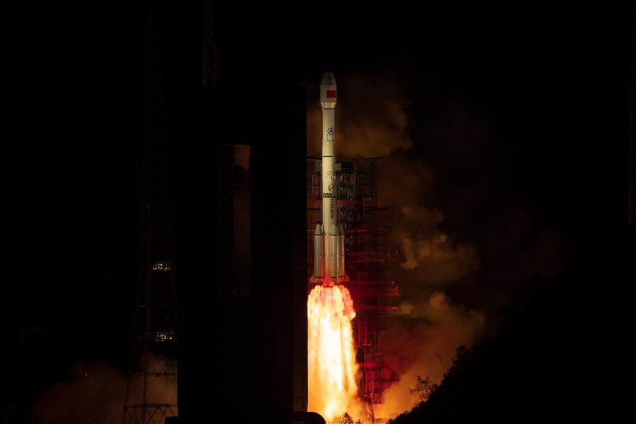 China lança novo satélite de retransmissão de dados