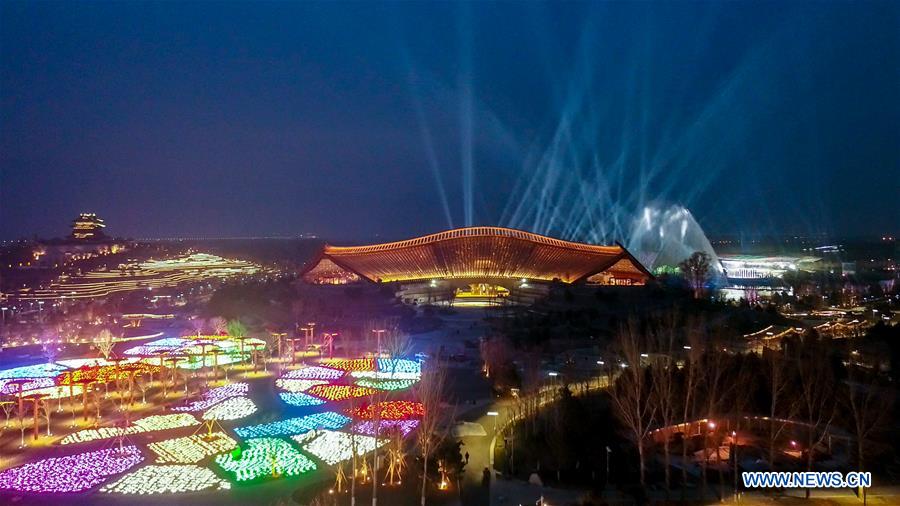 Vista noturna do sítio de Exposição Internacional de Horticultura de Beijing