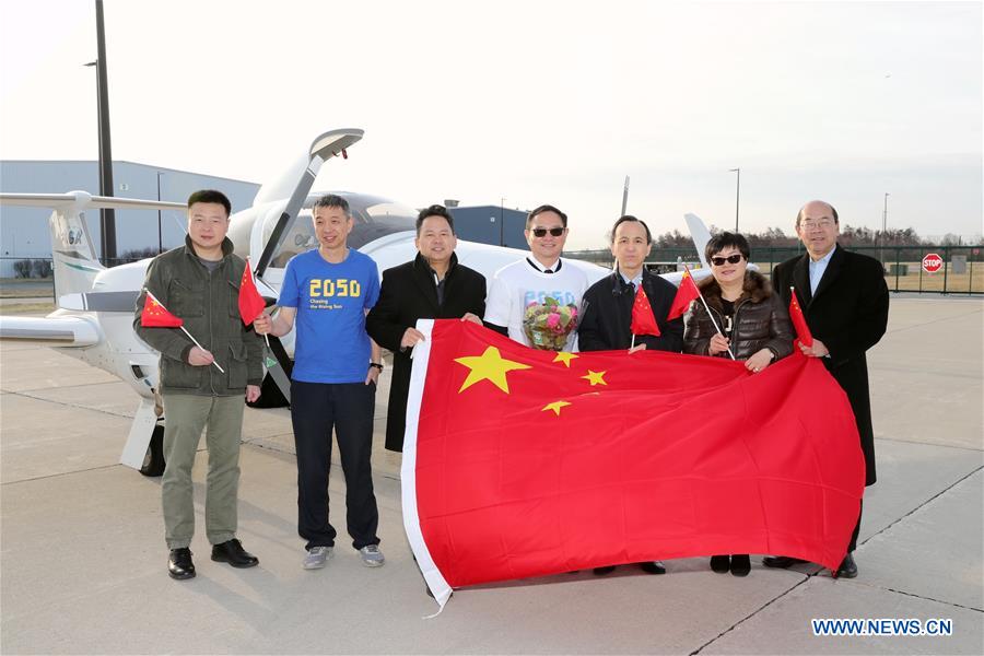 Homem chinês inicia em Chicago voo à volta do mundo