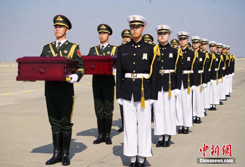 Guerra da Coréia: Restos mortais de 10 soldados chineses trasladados de volta à China