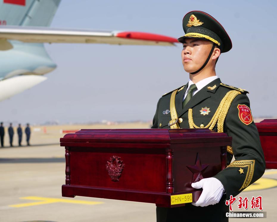 Guerra da Coréia: Restos mortais de 10 soldados chineses trasladados de volta à China