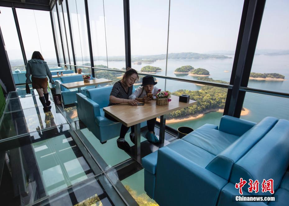 Galeria: Cafeteria “transparente” construída na Montanha Lushan atrai visitantes