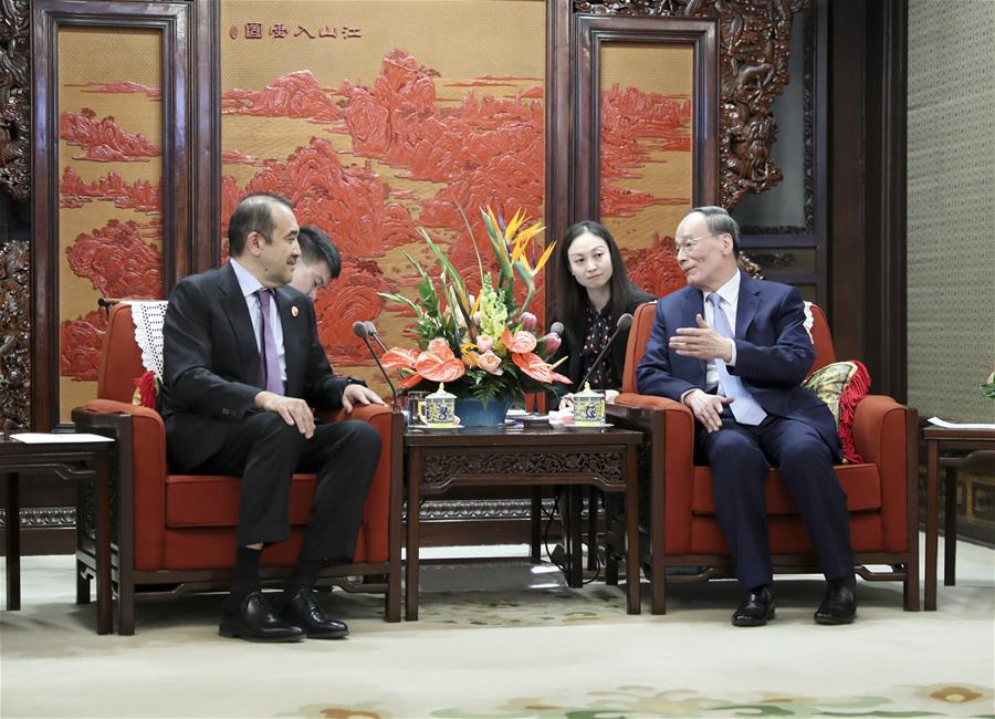 Vice-presidente chinês se reúne com presidente do Comitê Nacional de Segurança do Cazaquistão