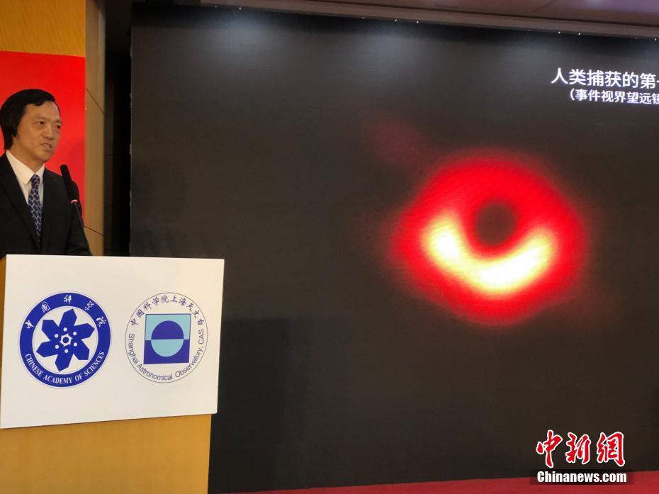 Cientistas divulgam a primeira foto do buraco negro da história