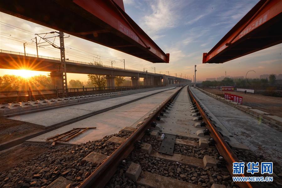Ferrovia Beijing-Xiongan: Iniciada a instalação de carris no segmento Liying, Beijing
