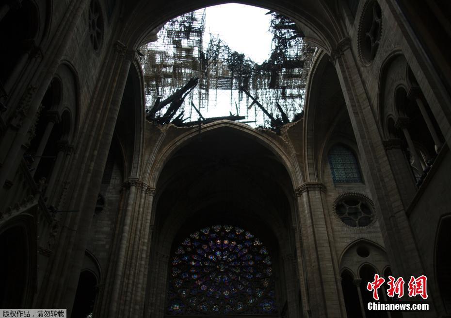Após o incêndio: o cenário danificado da Catedral de Notre-Dame 