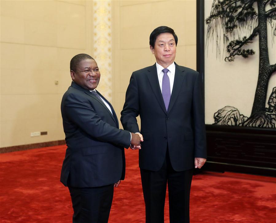 Chefe do Legislativo chinês reúne-se com presidente moçambicano
