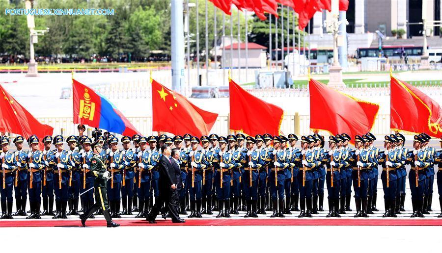 Xi Jinping reúne-se com presidente da Mongólia