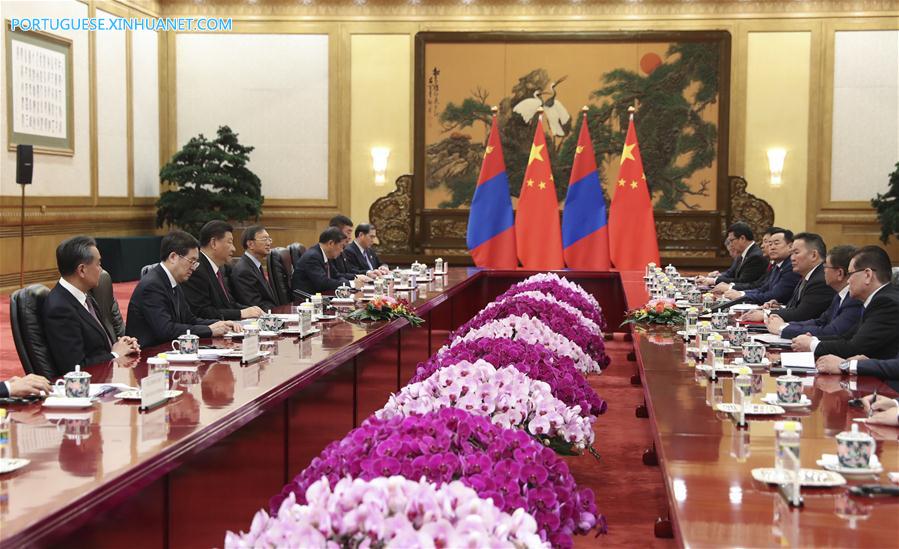 Xi Jinping reúne-se com presidente da Mongólia